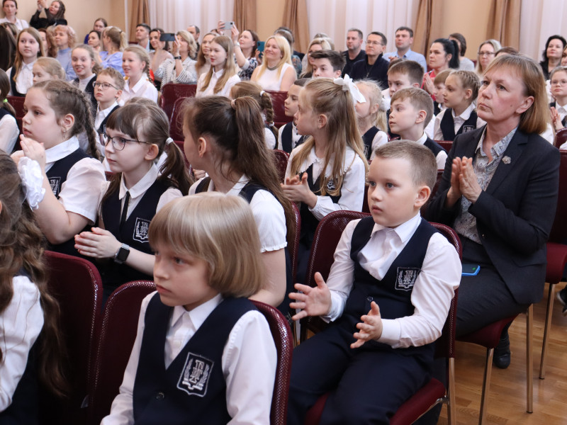 «Умники и умницы» на приёме у Королевы гимназии.